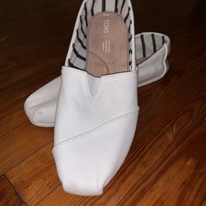 TOMS classic white canvas shoes
